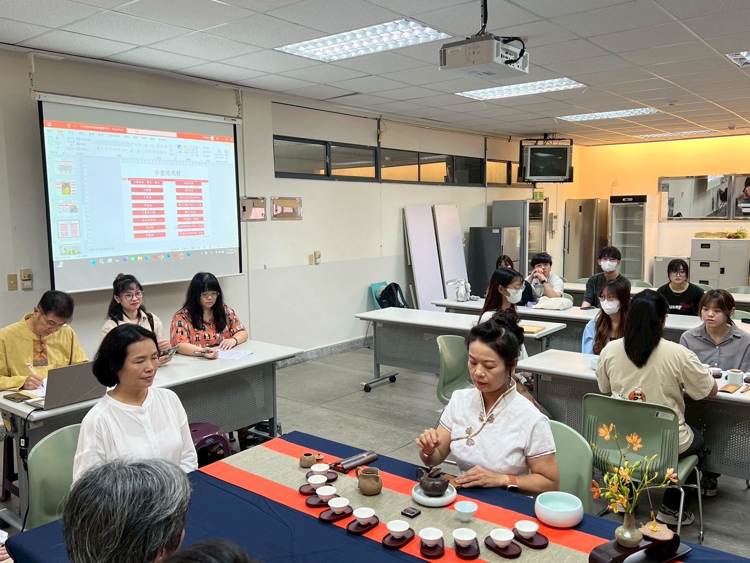 開南大學茶藝課程培養文化素養 學子泡茶體悟生活美學 S 26550334 0
