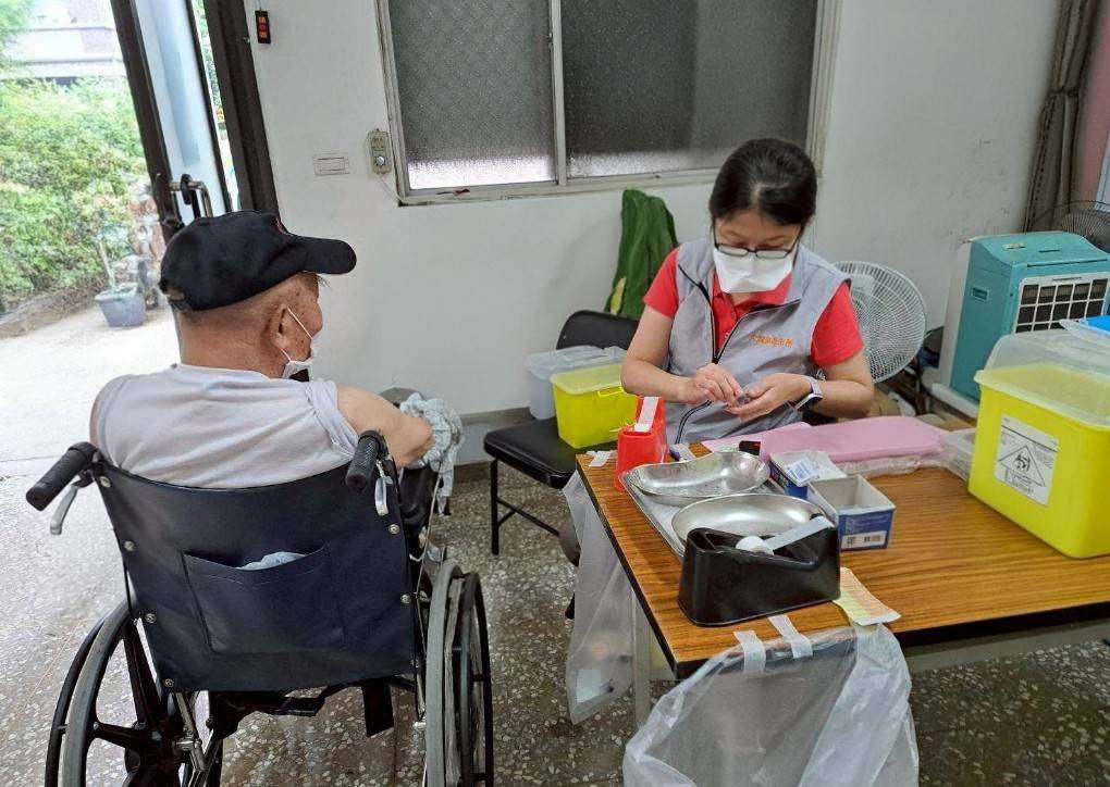 新冠疫苗第二劑接種間隔縮短 疫情升溫下啟動強化防疫措施 S 3350544
