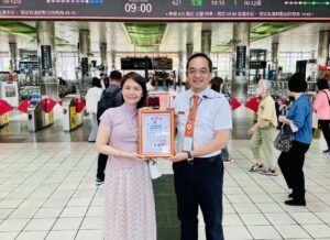 高鐵桃園站溫暖關懷弱勢 憨兒姐弟搭車出遊圓返鄉夢