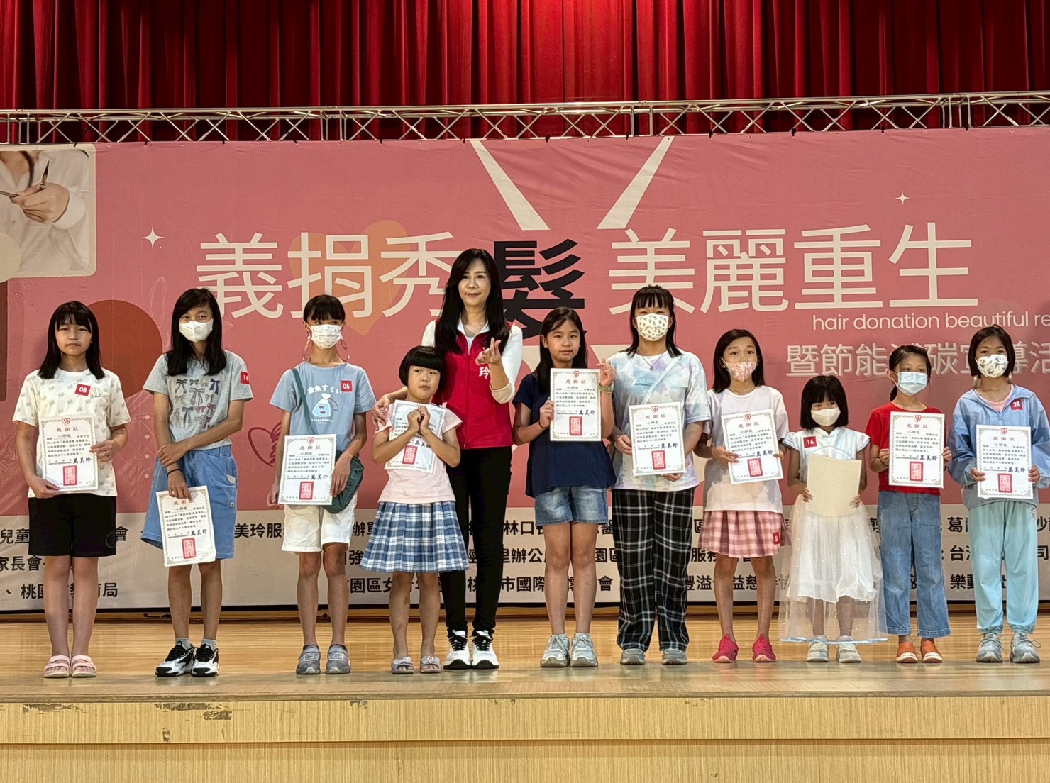 愛不分年齡!400人捐髮助癌友 萬美玲公益行動邁入第18年 S 78454822 0