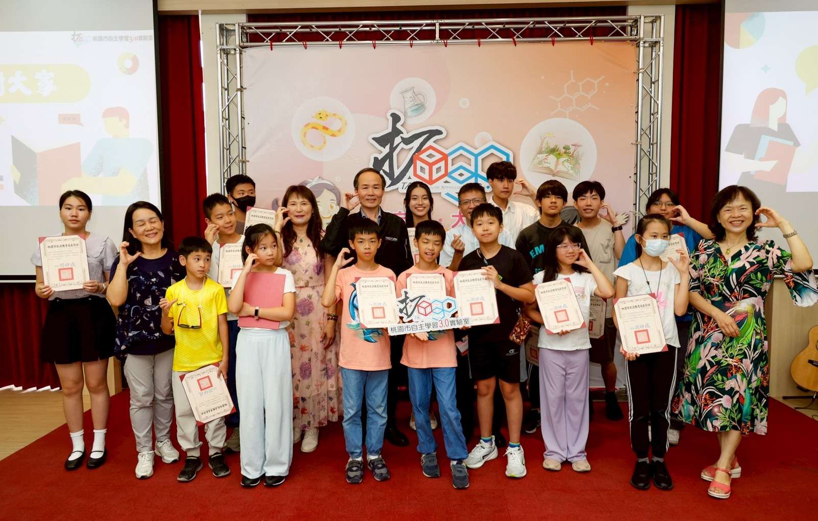 桃園自主學習3.0實驗室成果展 多元創意大放異彩 S 8593444 0