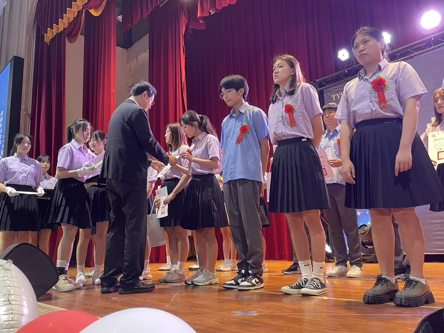 桃園高中767名學子歡慶畢業 張善政期勉堅持信念及善良的心 S__88711192_0