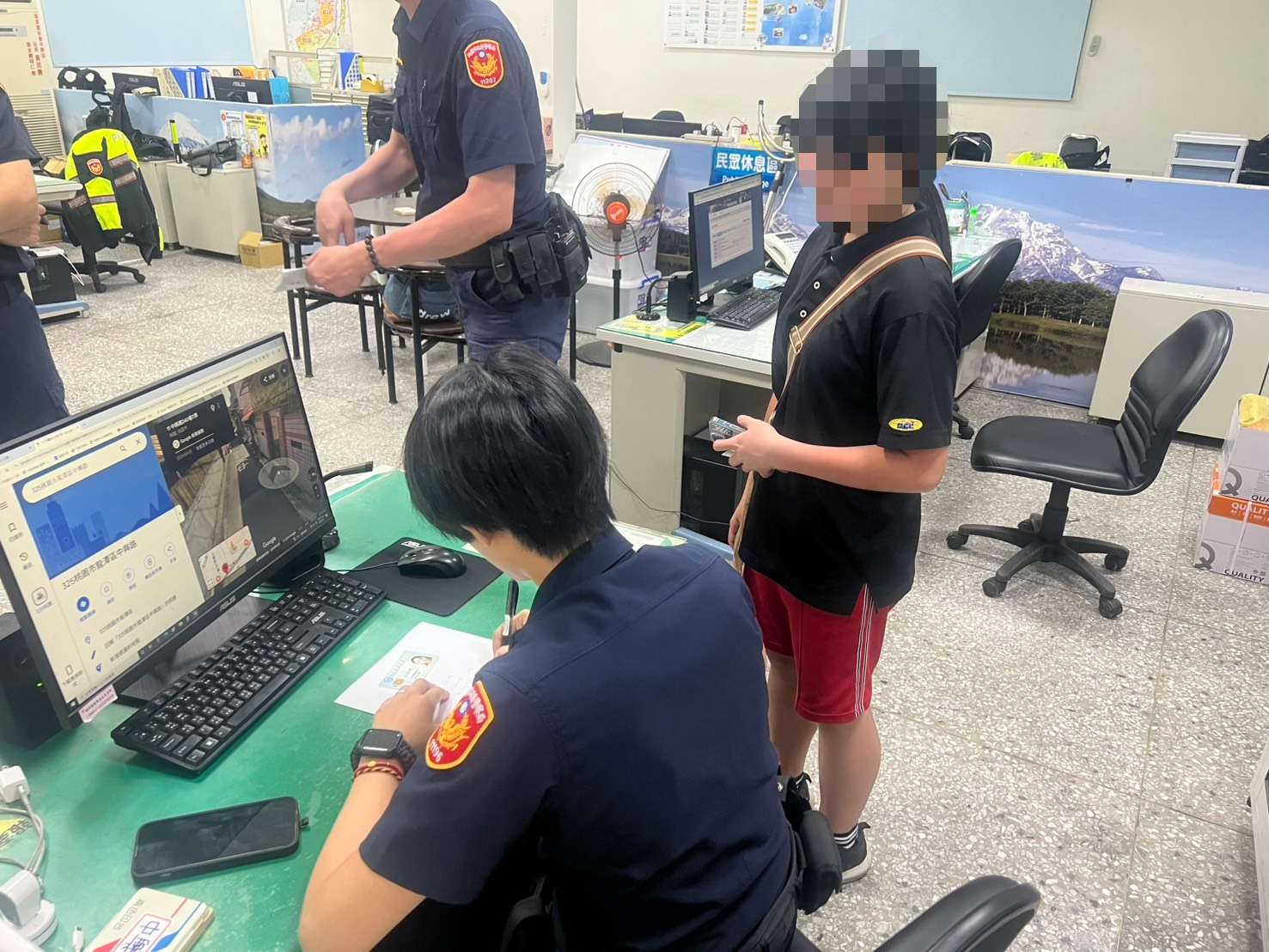 12歲女童弄丟錢包急哭 龍潭暖警騎車載她沿路找 s 4374572 20250605 011620