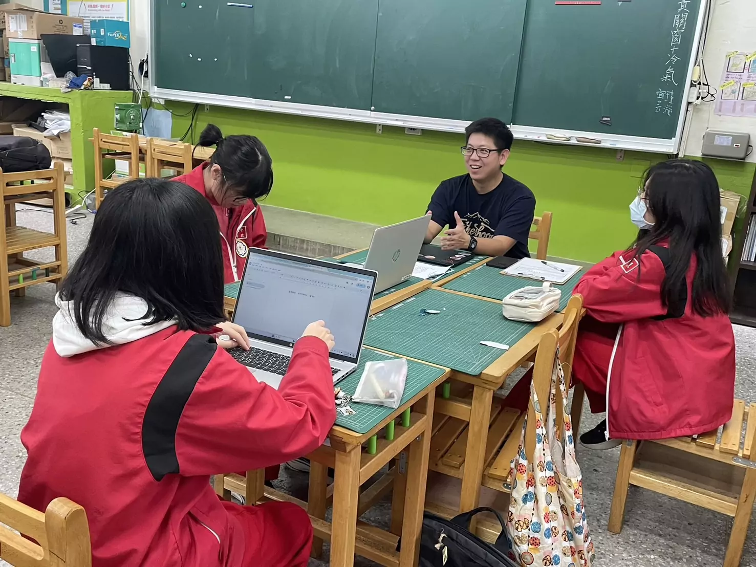 原民吃蝸牛挨轟落後...桃市八德國中學生設計桌遊 推廣文化平等 八德06 0