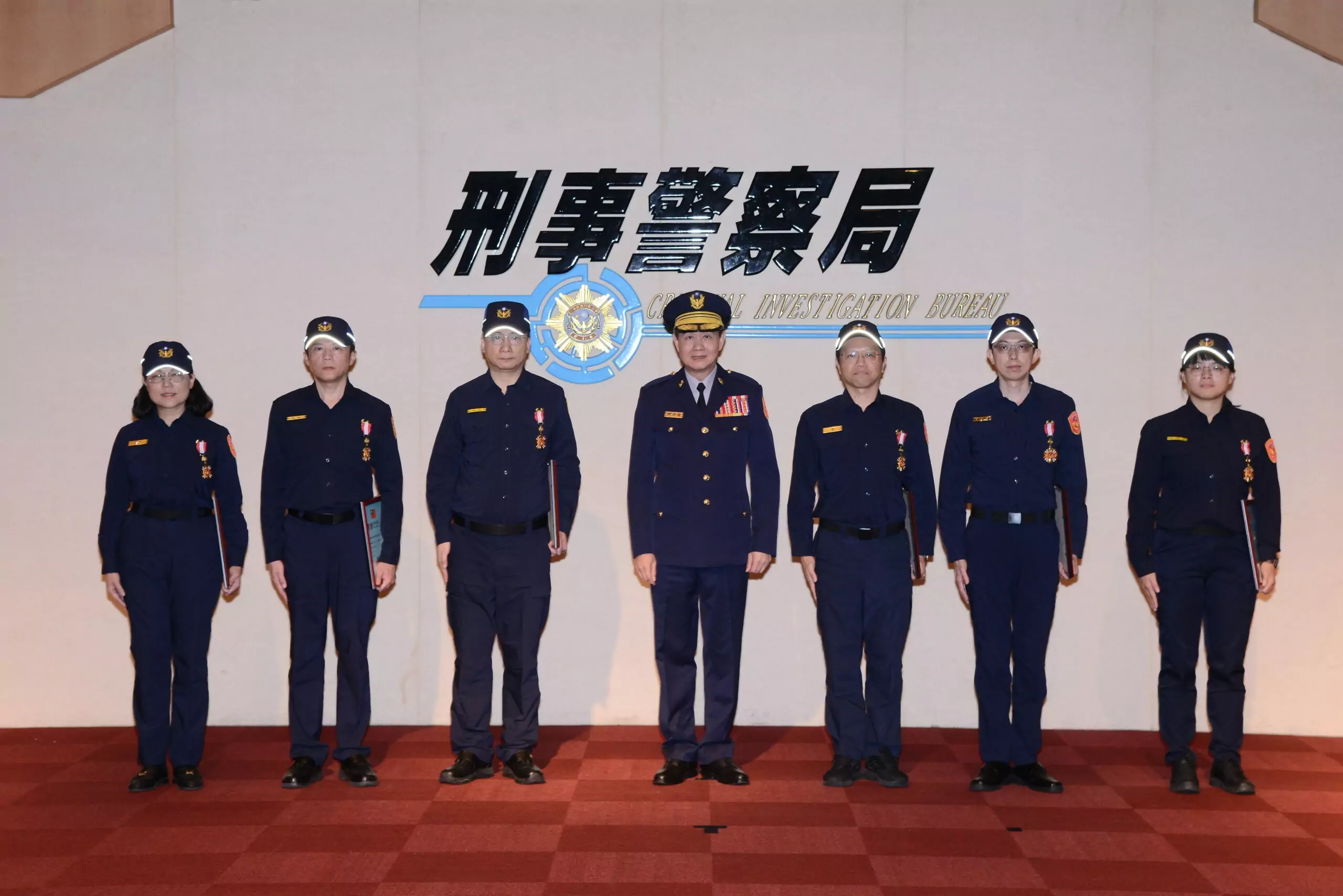 刑事局慶祝警察節 表揚模範警察人員 各級別資深績優警察獎章 scaled
