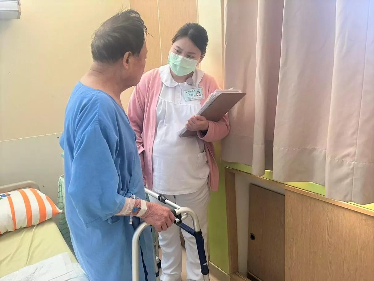 部桃助中風翁轉銜長照2.0服務 家屬大讚揪感心 部桃助中風翁轉銜長照2.0服務 家屬大讚揪感心