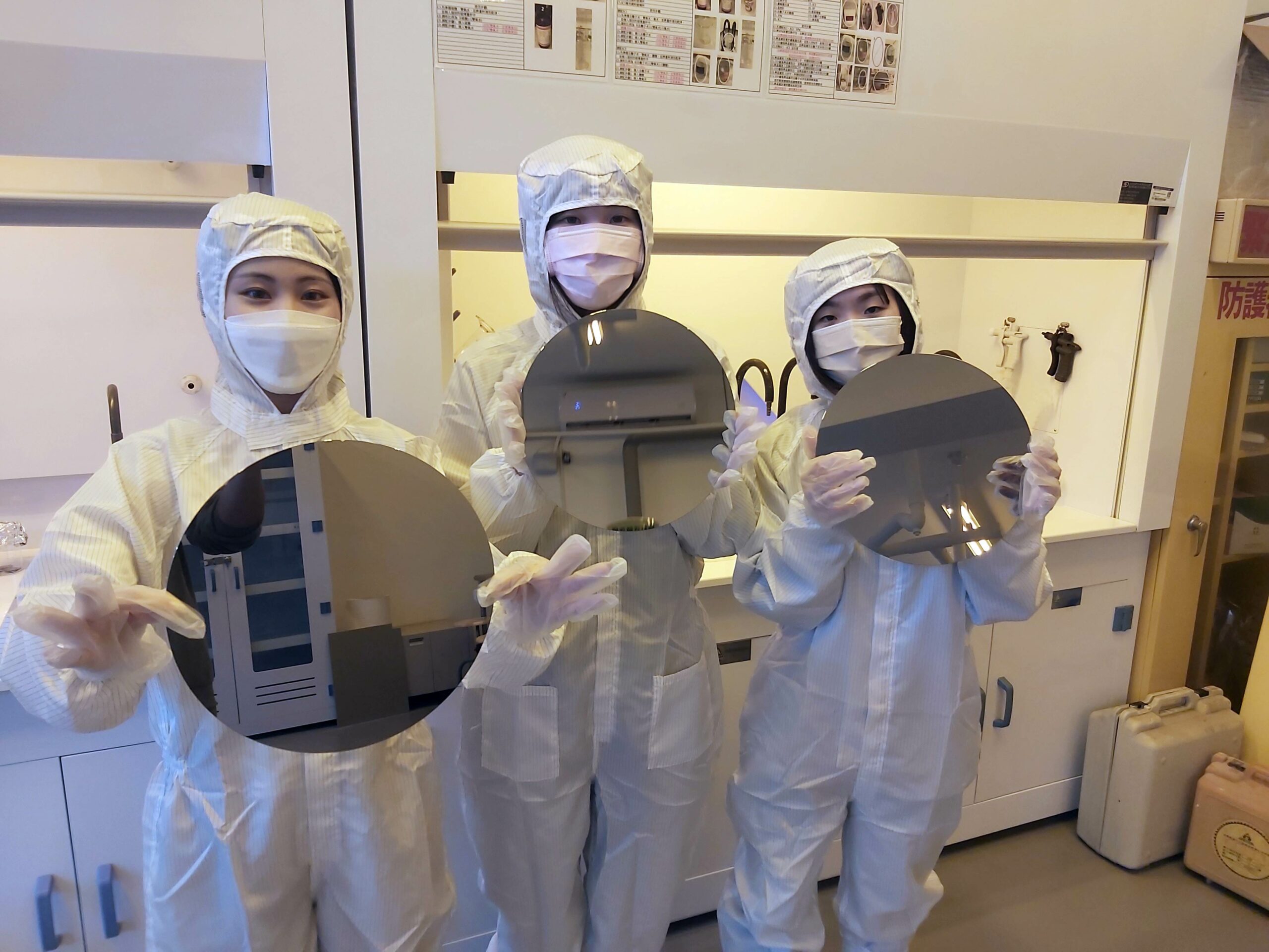 龍華科大打造亞洲半導體教育樞紐 海外知名大學來台交流技術 1384489 1 scaled