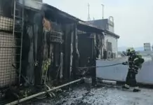 從7樓燒到8樓頂加!大溪民宅冒惡火 現場一片焦黑 從7樓燒到8樓頂加!大溪民宅冒惡火 現場一片焦黑