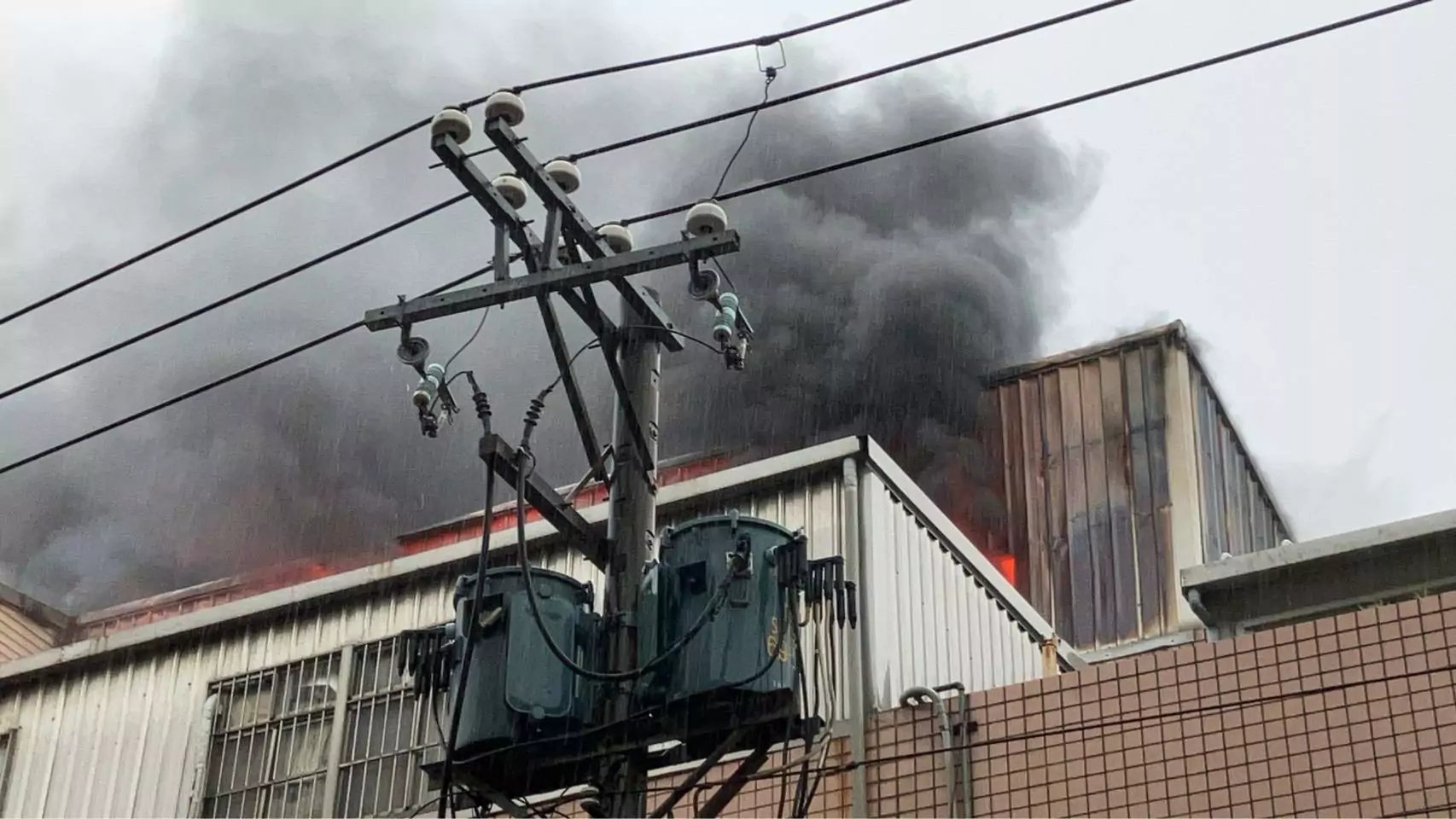 平鎮塑膠工廠清晨傳火警 爆炸聲嚇壞附近住戶 平鎮塑膠工廠清晨傳火警 爆炸聲嚇壞附近住戶