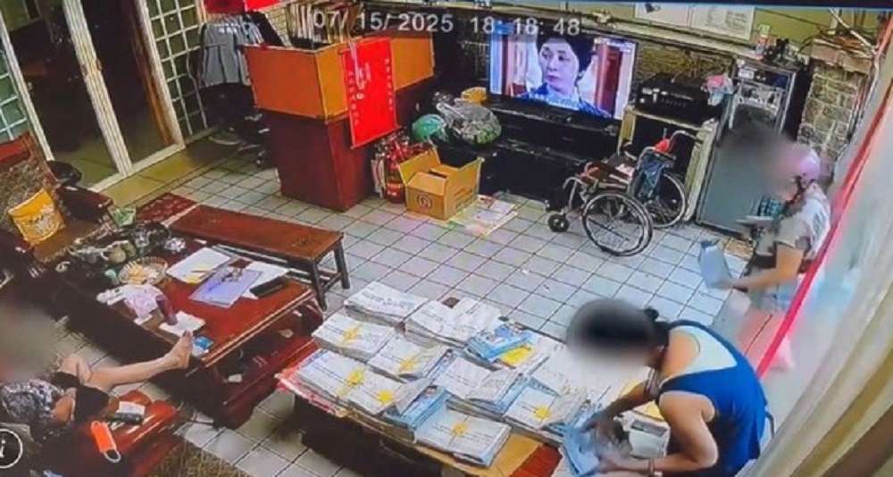 中壢選舉公報夾反罷文宣 魯明哲質疑有心人士擺拍抹黑