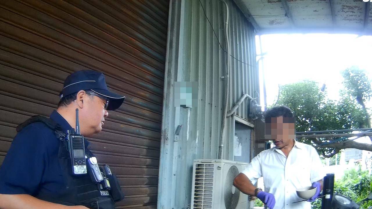 跟警察聊天到一半被發布通緝 桃園男當場遭解送歸案 2219827 0