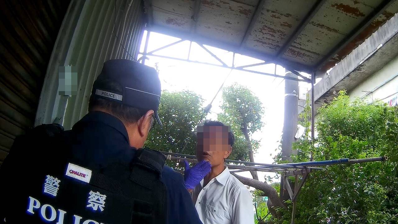 跟警察聊天到一半被發布通緝 桃園男當場遭解送歸案 2219828 0