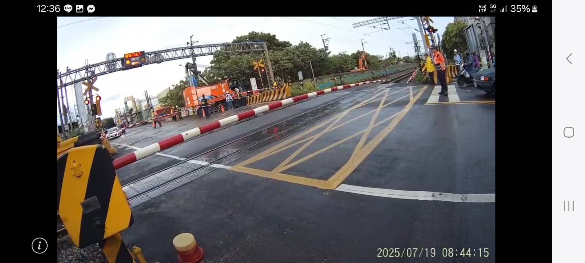 吊車未使用板車上路不慎翻覆 男子觸法恐遭罰最高9千元 2234193 0