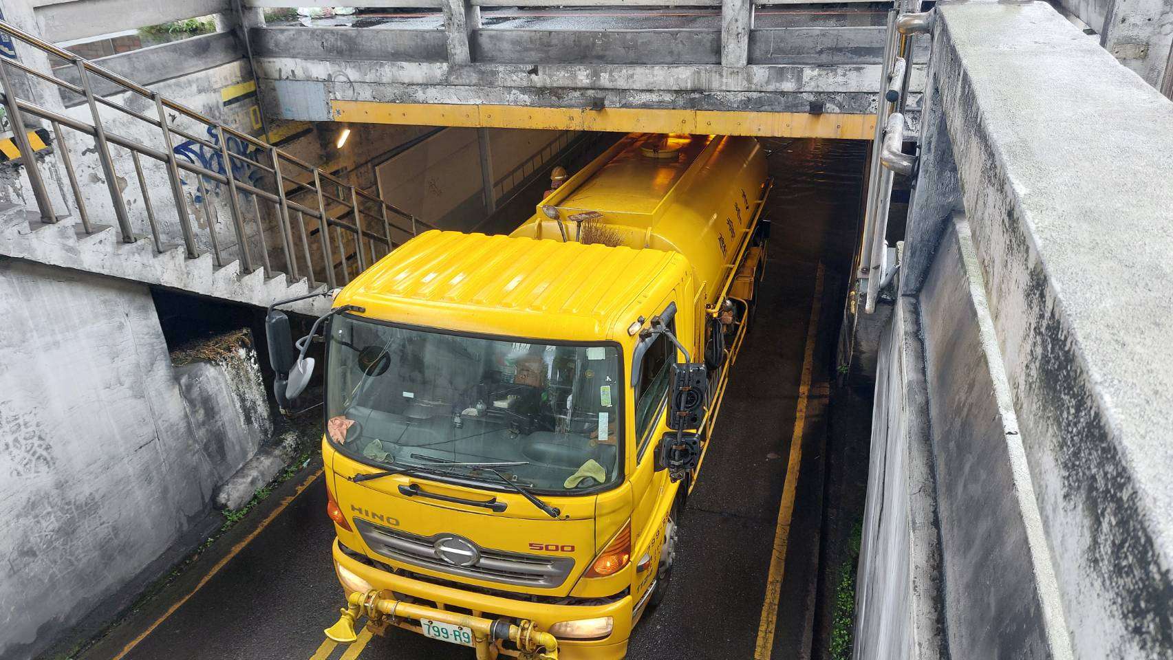 清晨雨彈來襲 桃園民族地下道淹水 2245127 0