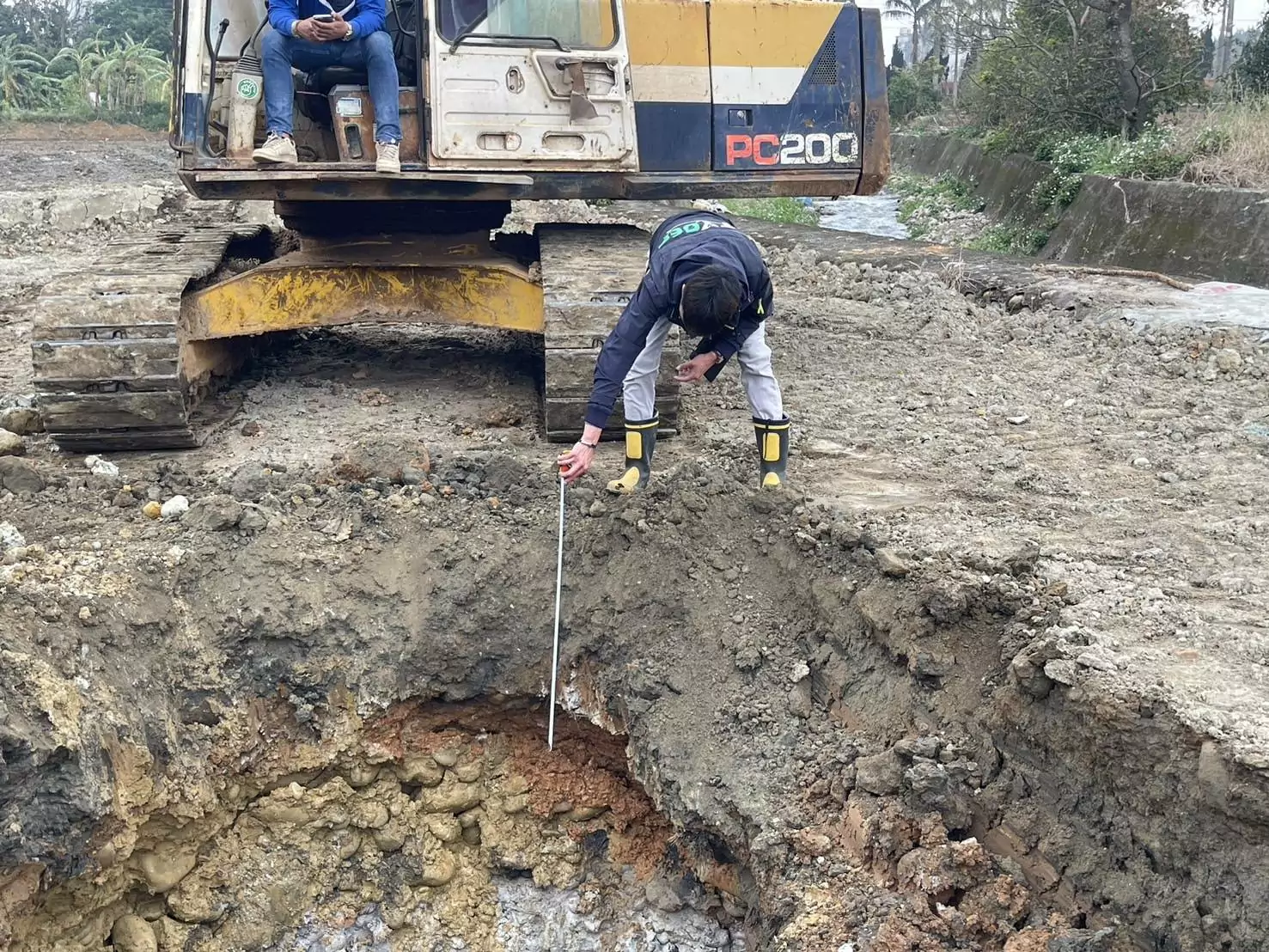 農地變垃圾場!挖土再填廢棄物大賺8億黑心財 11人遭桃檢起訴 農地變垃圾場!挖土再填廢棄物大賺8億黑心財 11人遭桃檢起訴
