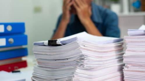 過勞之島!台灣年均工時破2千小時 高居全球第4