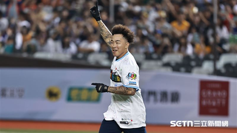 郭泓志現身中職明星賽開轟跳舞 蔡其昌暖心加碼做公益