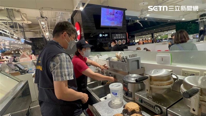 誤拿消毒水給客人喝 連鎖冰淇淋店4人送醫