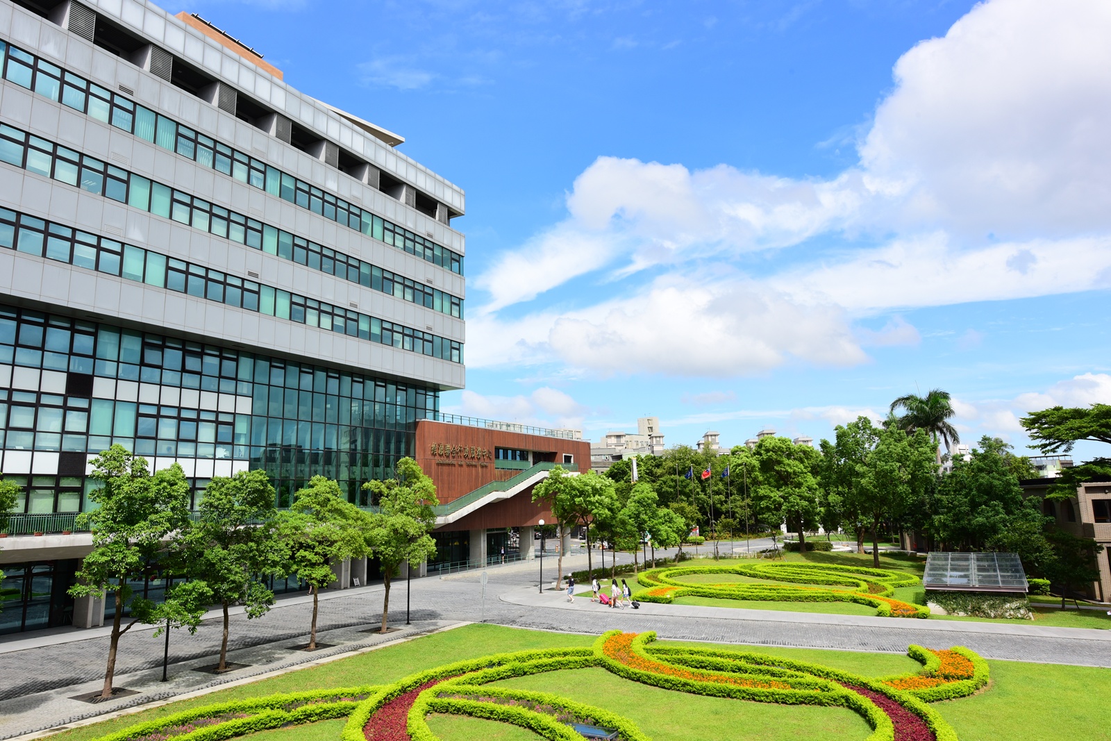 中原大學推廣教育處遭冒名行騙 校方不忍了將提告 564