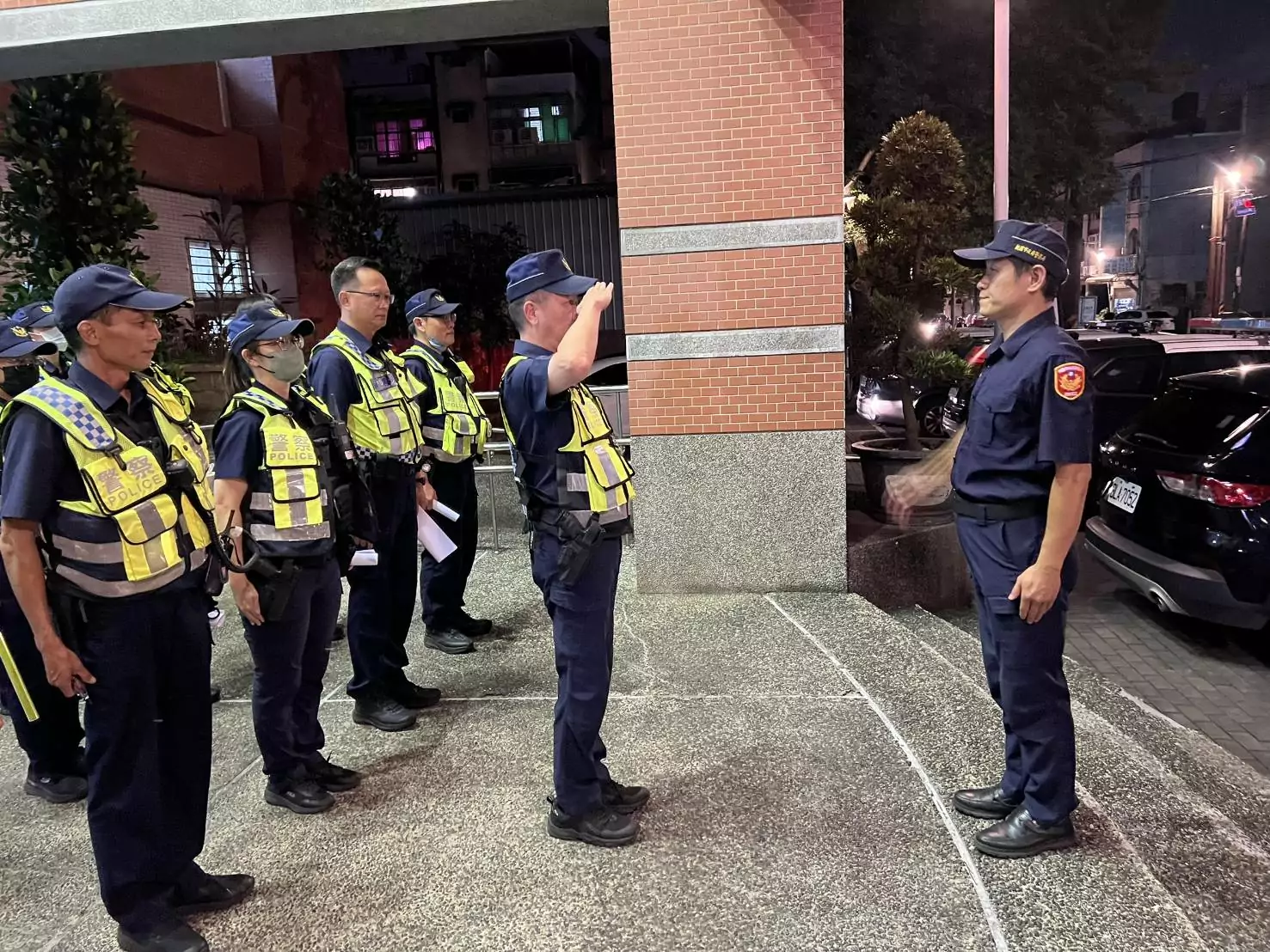 龜山警擴大臨檢 防止青少年涉足妨害身心健康場所 龜山警擴大臨檢 防止青少年涉足妨害身心健康場所