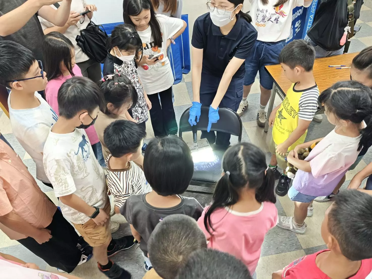 平鎮警偵探體驗營寓教於樂 學童化身小小波麗士學知識 平鎮警偵探體驗營寓教於樂 學童化身小小波麗士學知識