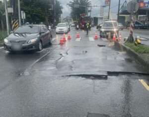 豪雨猛炸桃園！蘆竹2路段柏油隆起阻交通 養工處緊急派員搶修