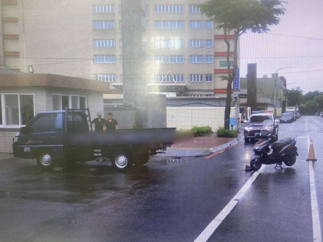 左轉小貨車與直行機車碰撞 騎士受傷送醫 662450