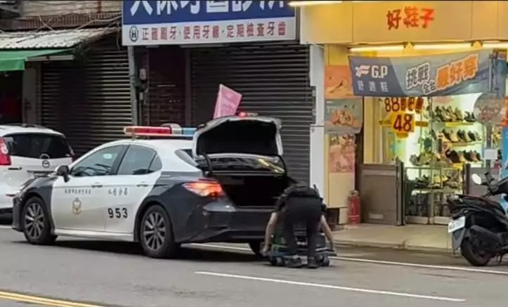 8旬婦外出購物體力不支 八德警眼尖發現這1事 828082 0