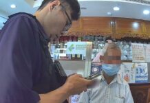 想回家卻走進中醫診所?壢警護送失智老翁返家