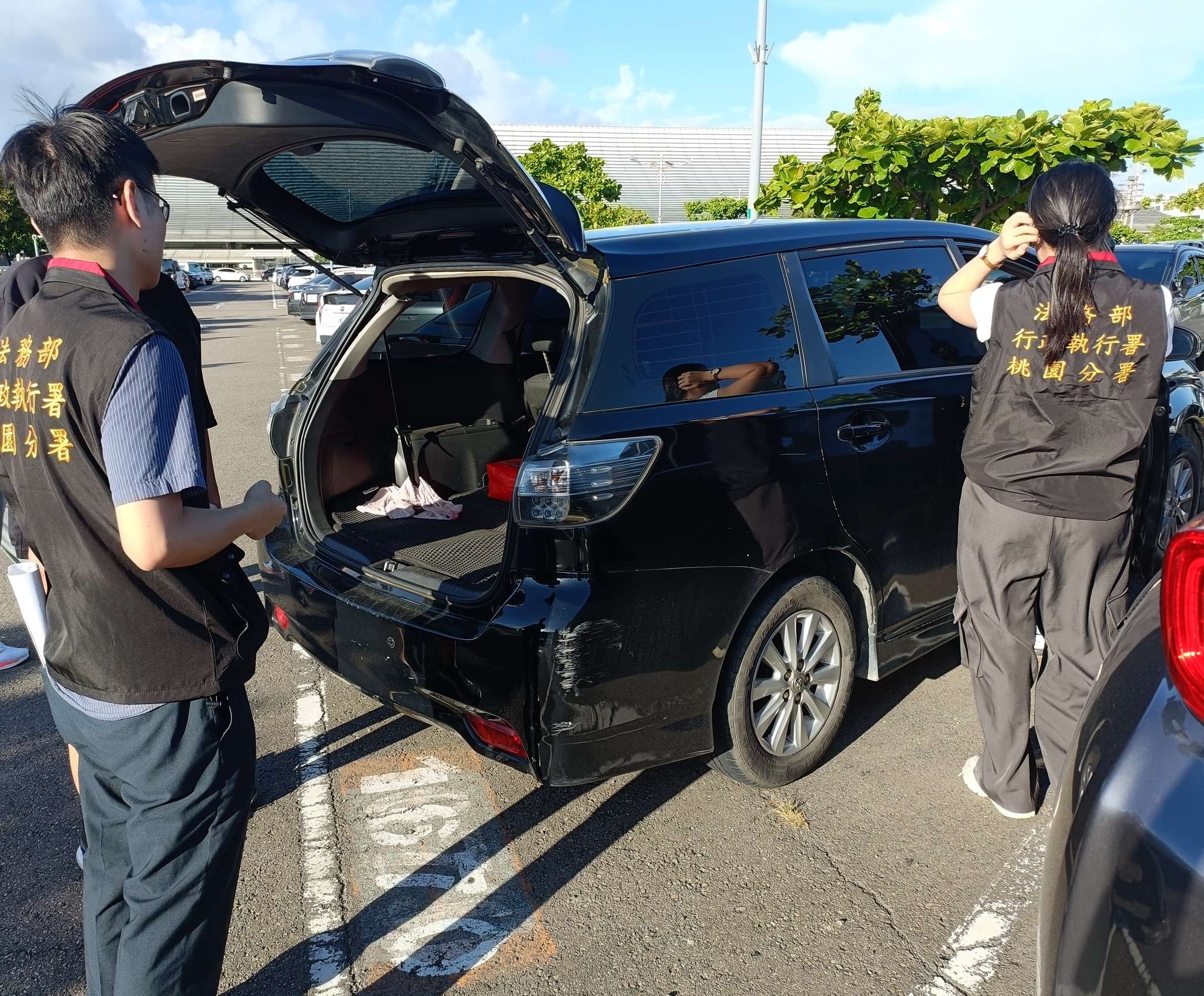 桃園分署嚴打機場黃牛!7駕駛違法攬客秒遭逮 下場慘了 IMG20250723171416