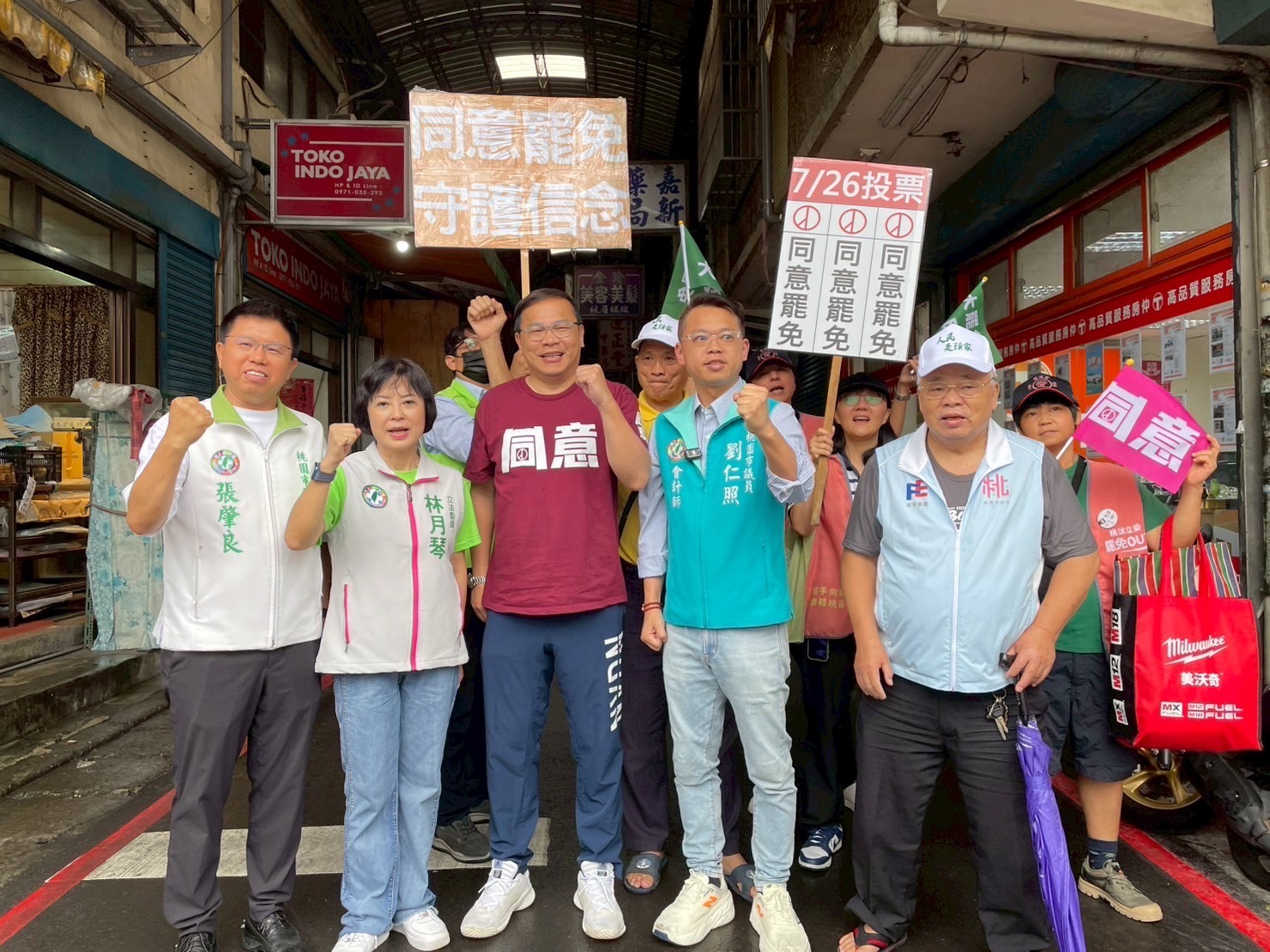 民進黨立委桃園宣講、掃市場 宣傳726同意罷免 S 103956592 0