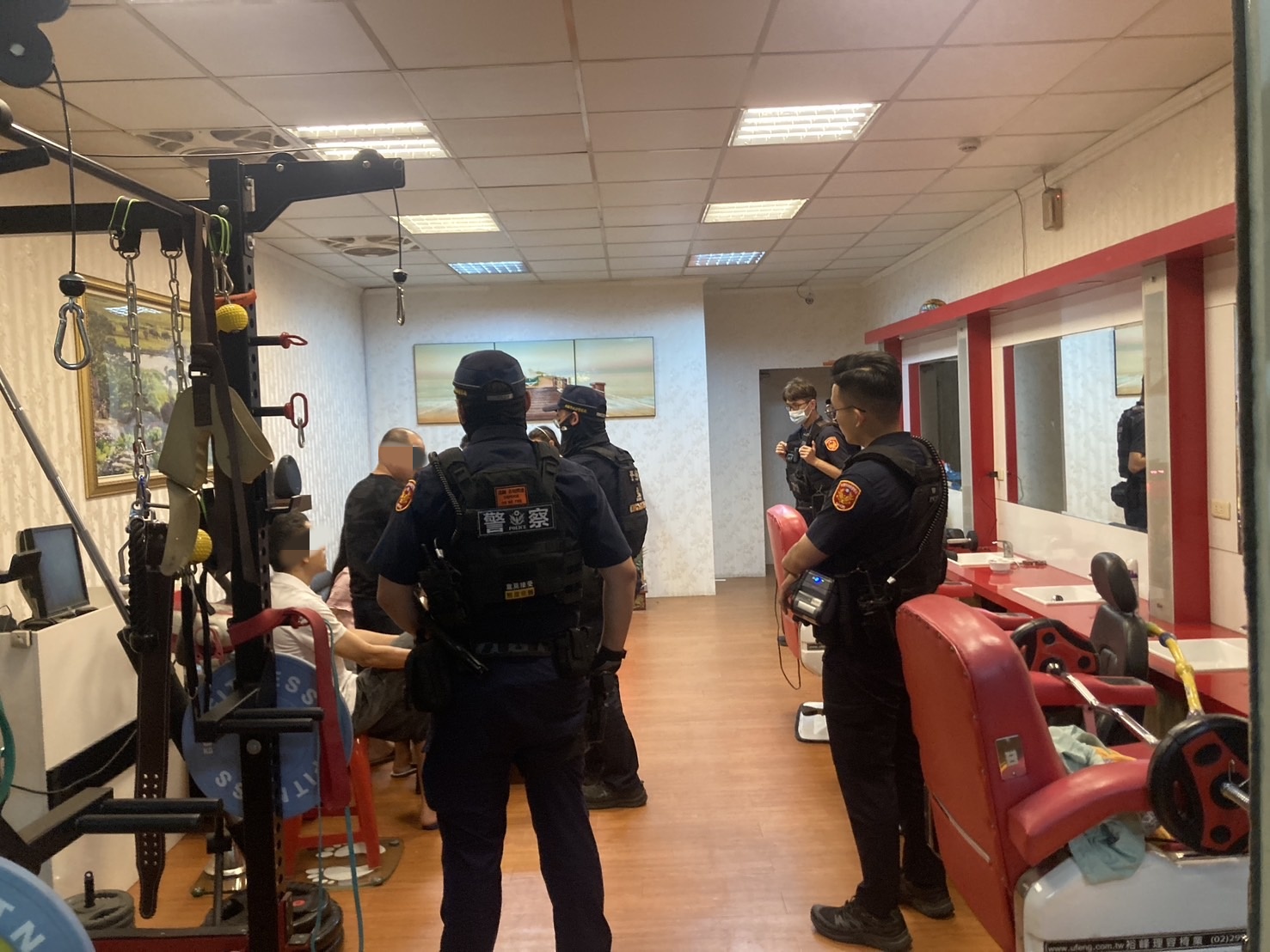 半套性交易藏身中壢養生館 壢警強力掃黃查扣不法所得 S 16039950 0