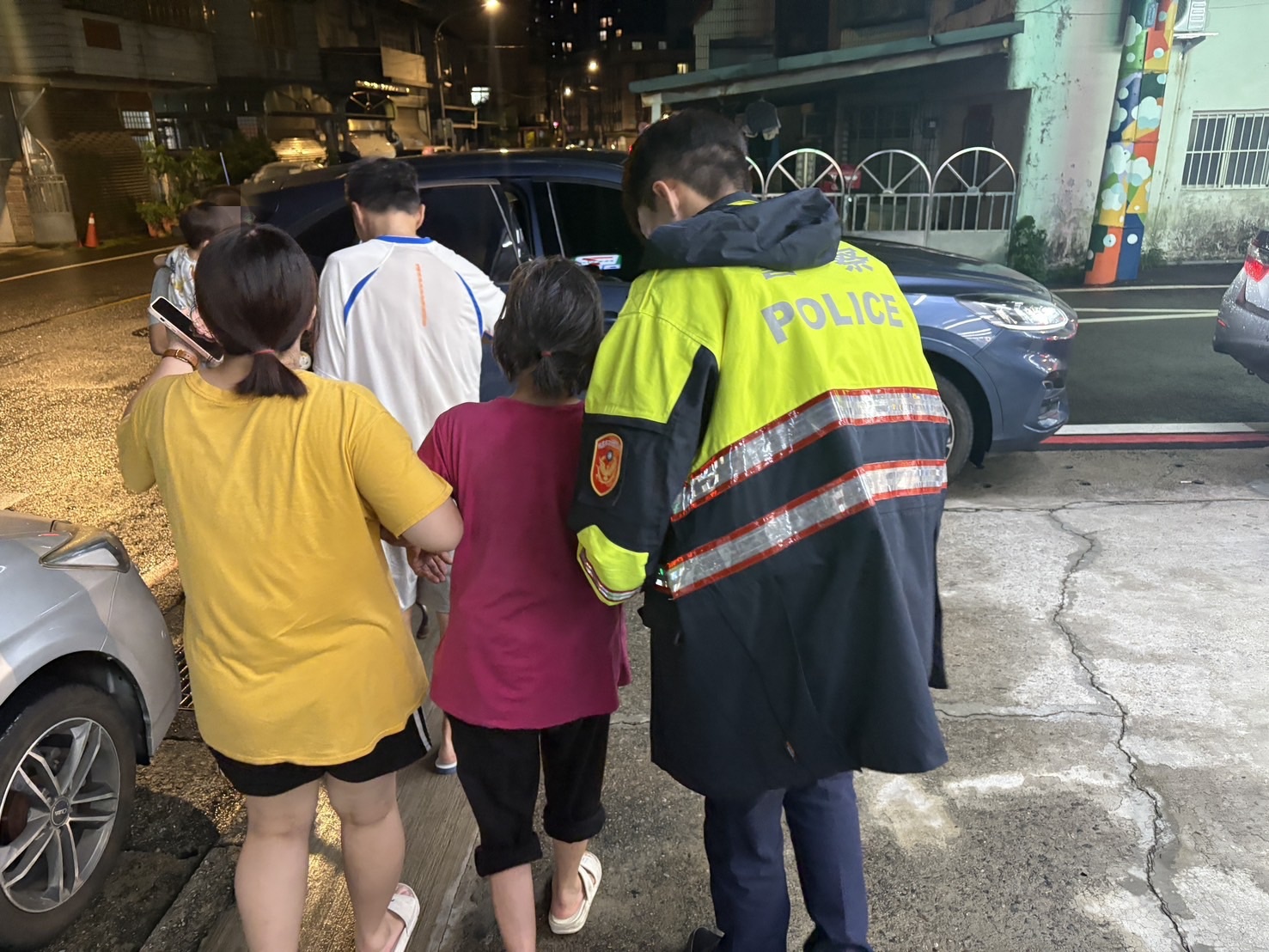 高齡婦雨夜失聯急壞家人 中壢警火速尋人助團圓 S 16228434 0