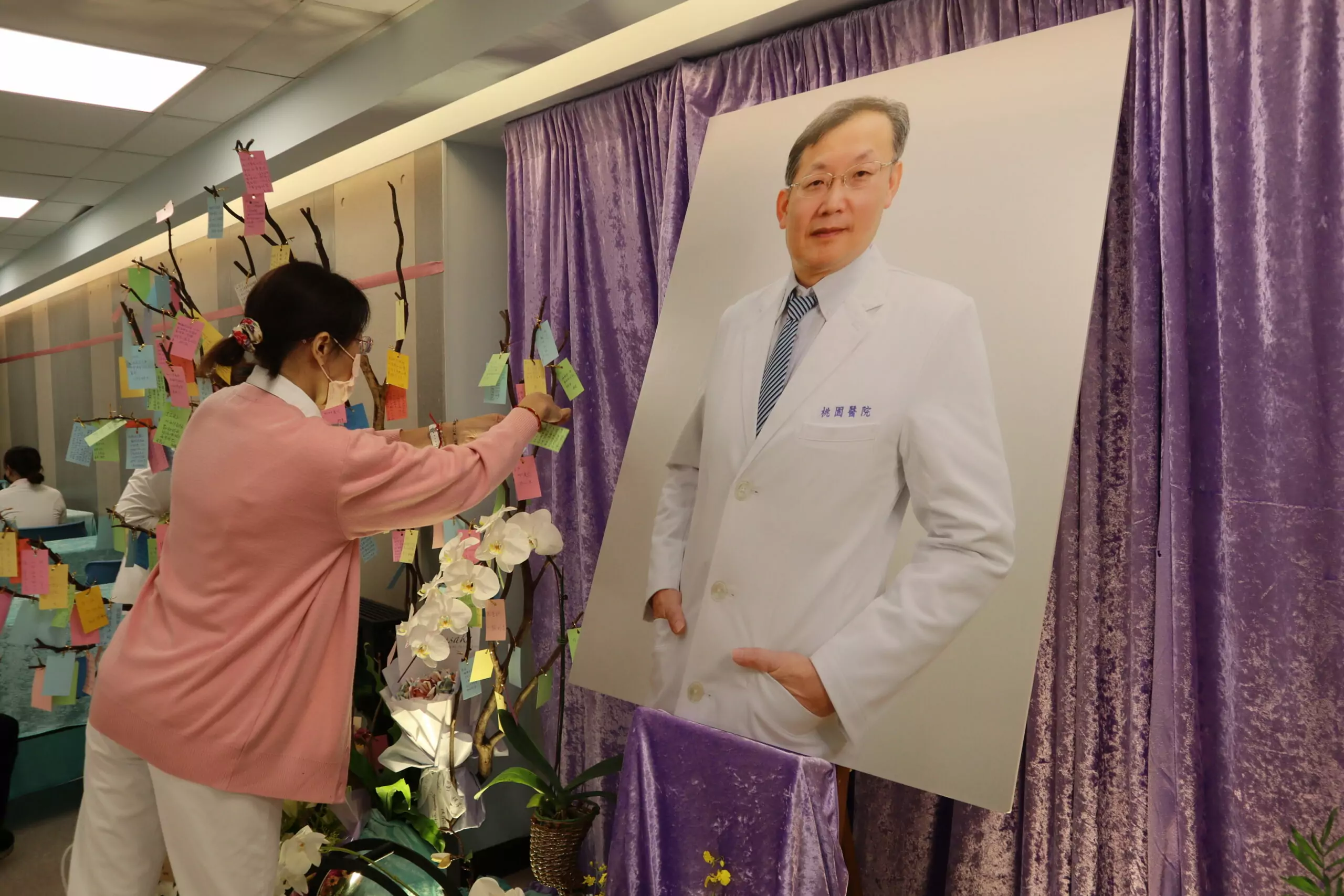 乳癌權威周佳正命喪輪下 桃園醫院追思空間開放悼念 乳癌權威周佳正命喪輪下 桃園醫院追思空間開放悼念