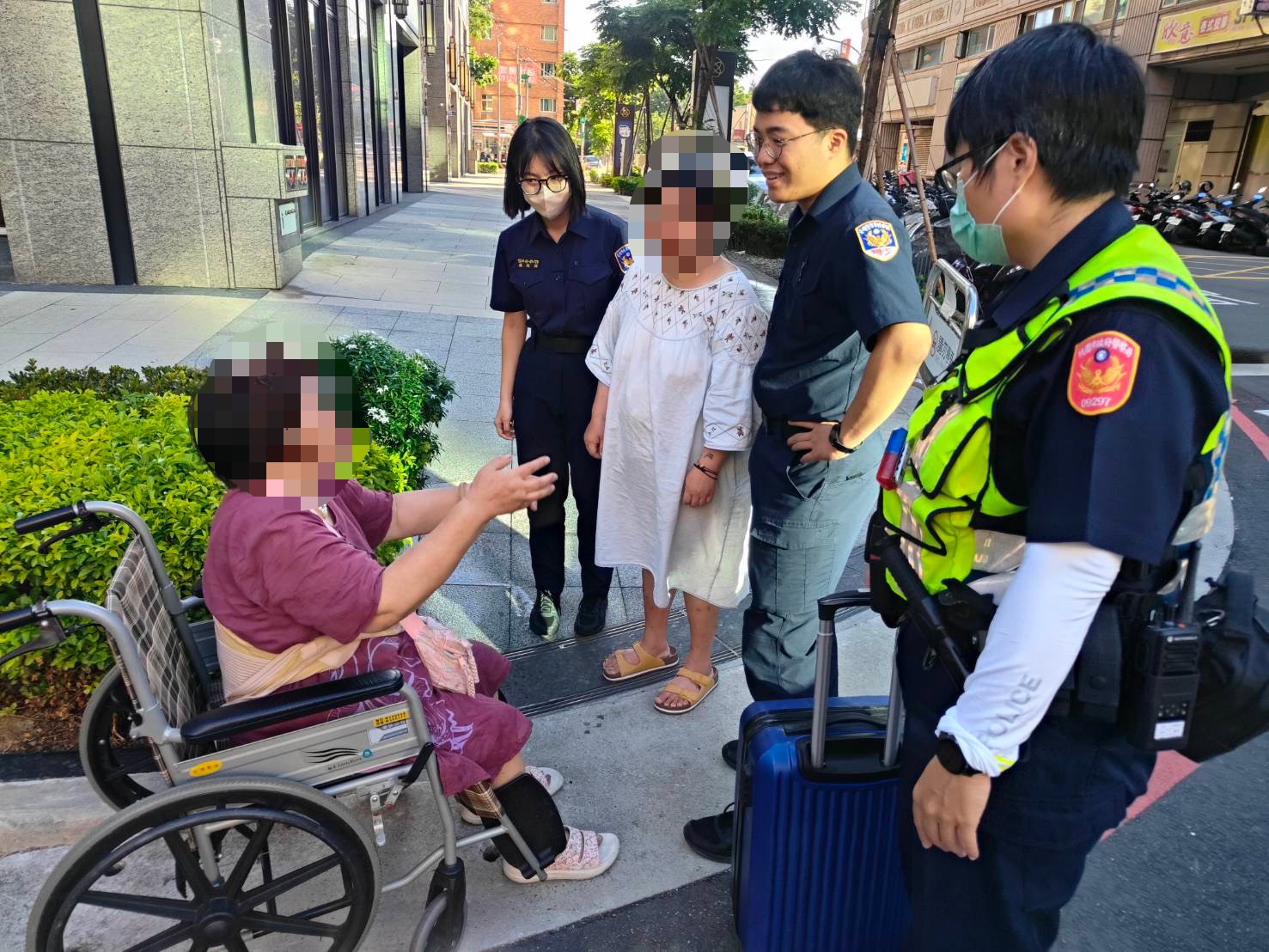 失智婦拖行李走失 龜山警耐心陪談助順利返家