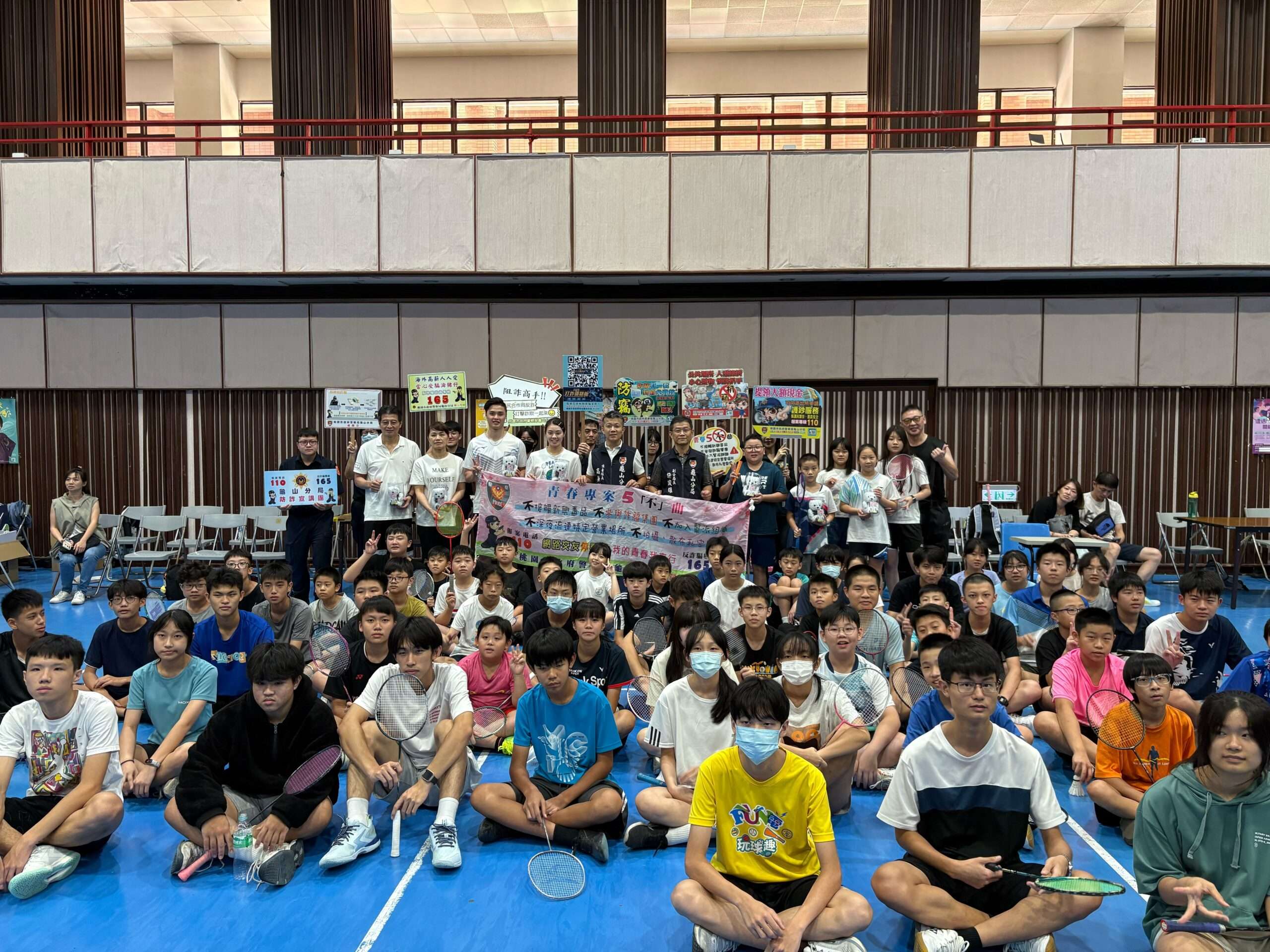 奧運國手親授羽球技巧!龜山警辦體驗營 鼓勵青少年健康運動 S 467829059 0 scaled