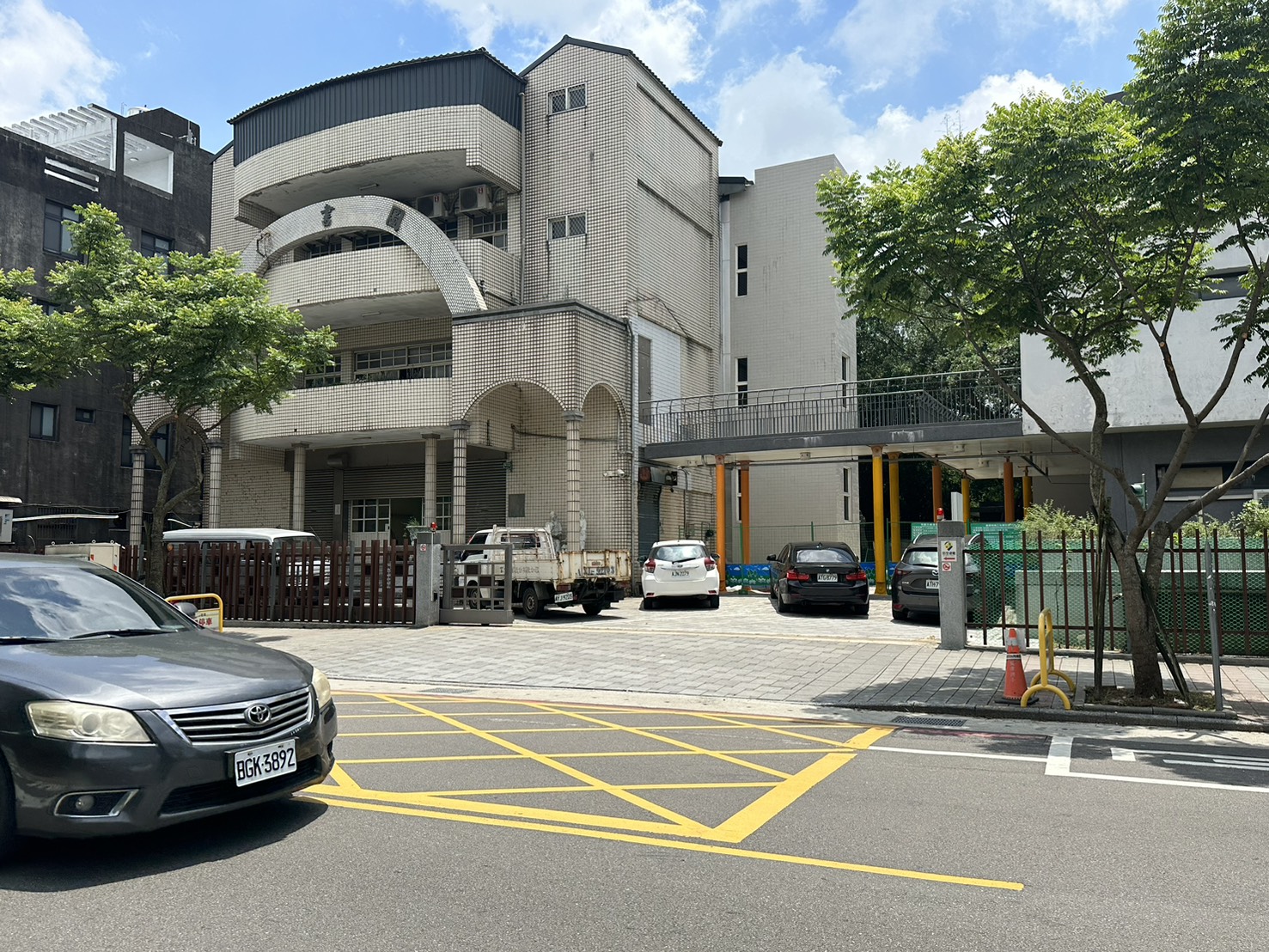 桃園龍潭國小擬建地下停車場 張肇良盼早日動工改善車位荒 S 5751125