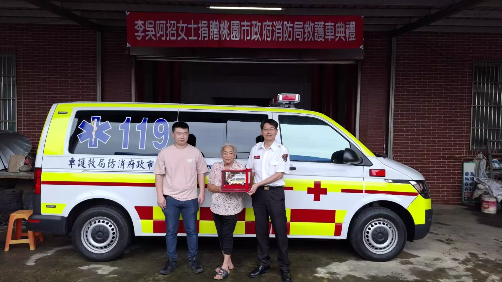 盼延續亡夫濟世救人心願 她暖贈桃消高規格救護車 S 61218938 0