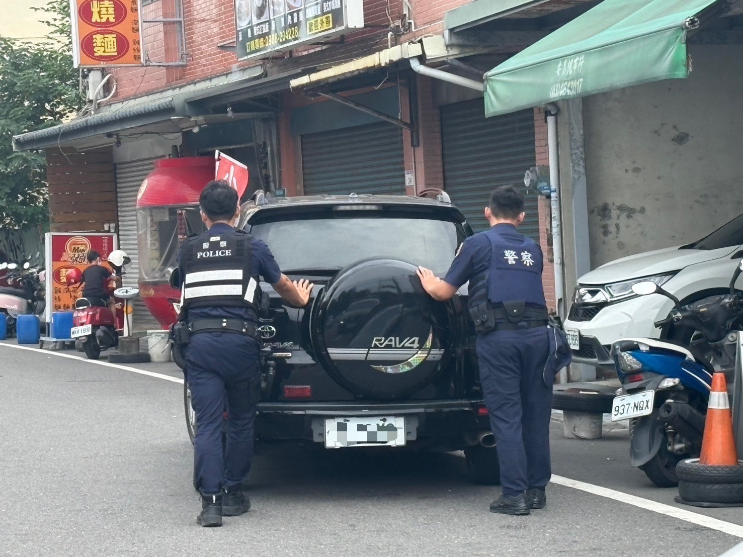 帶迷途婦返家、推車助解圍 楊梅警暖心服務精神獲肯定 S 75128928 0