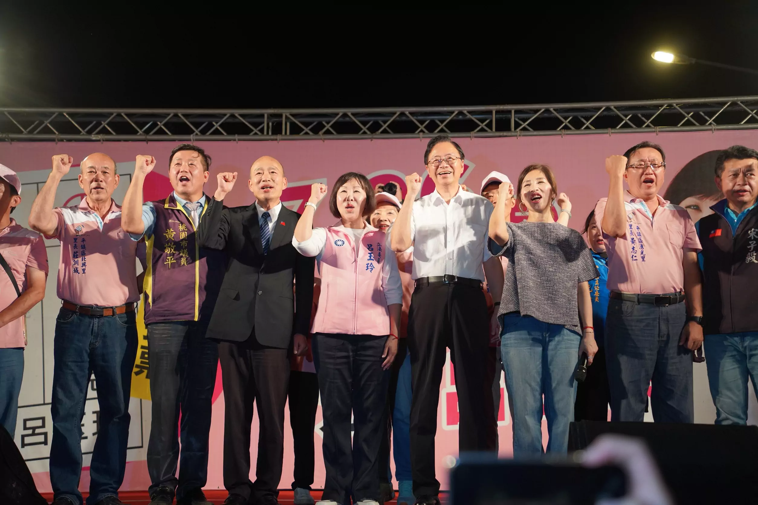 催反罷免票!藍營大咖齊聚平鎮力挺呂玉玲 韓國瑜:不能讓民主往惡性發展 催反罷免票!藍營大咖齊聚平鎮力挺呂玉玲 韓國瑜:不能讓民主往惡性發展
