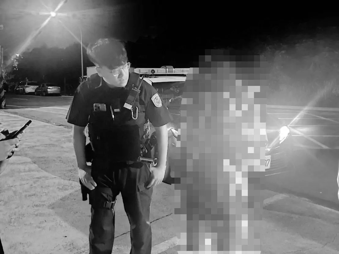 父母管太嚴!女子負氣離家坐宮廟哭泣 大園警溫暖開導解心結 S 83427334