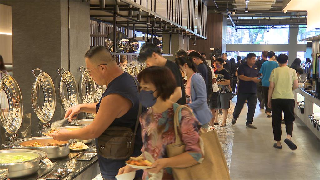 貴族世家最大店試營運 吃牛排可配蚵仔煎