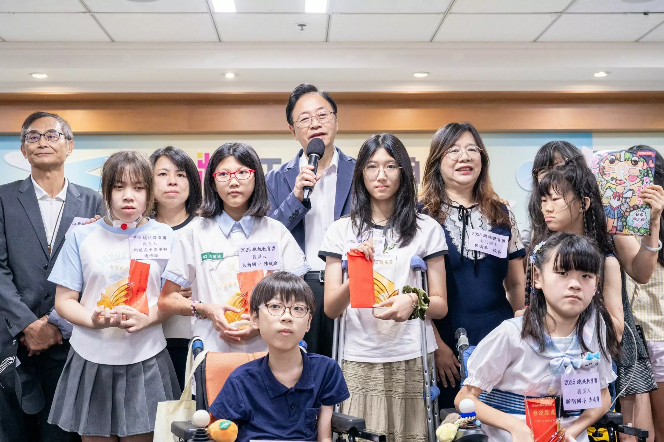 桃園5學子表現傑出獲總統教育獎 市府頒獎學金肯定堅毅精神 桃園5學子表現傑出獲總統教育獎 市府頒獎學金肯定堅毅精神