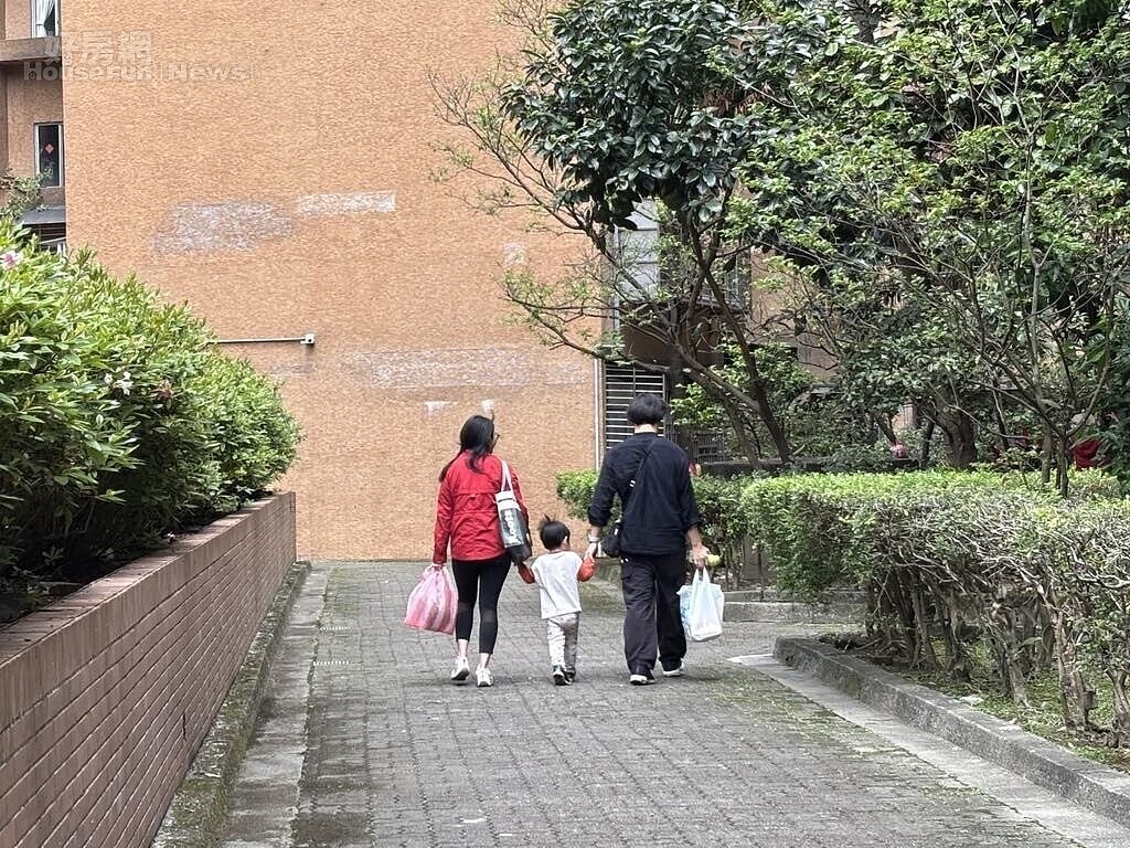 兩老不惜當保人「掏500萬幫兒買房」鬧革命! 律師給6忠告:搶先付錢不是真正的愛