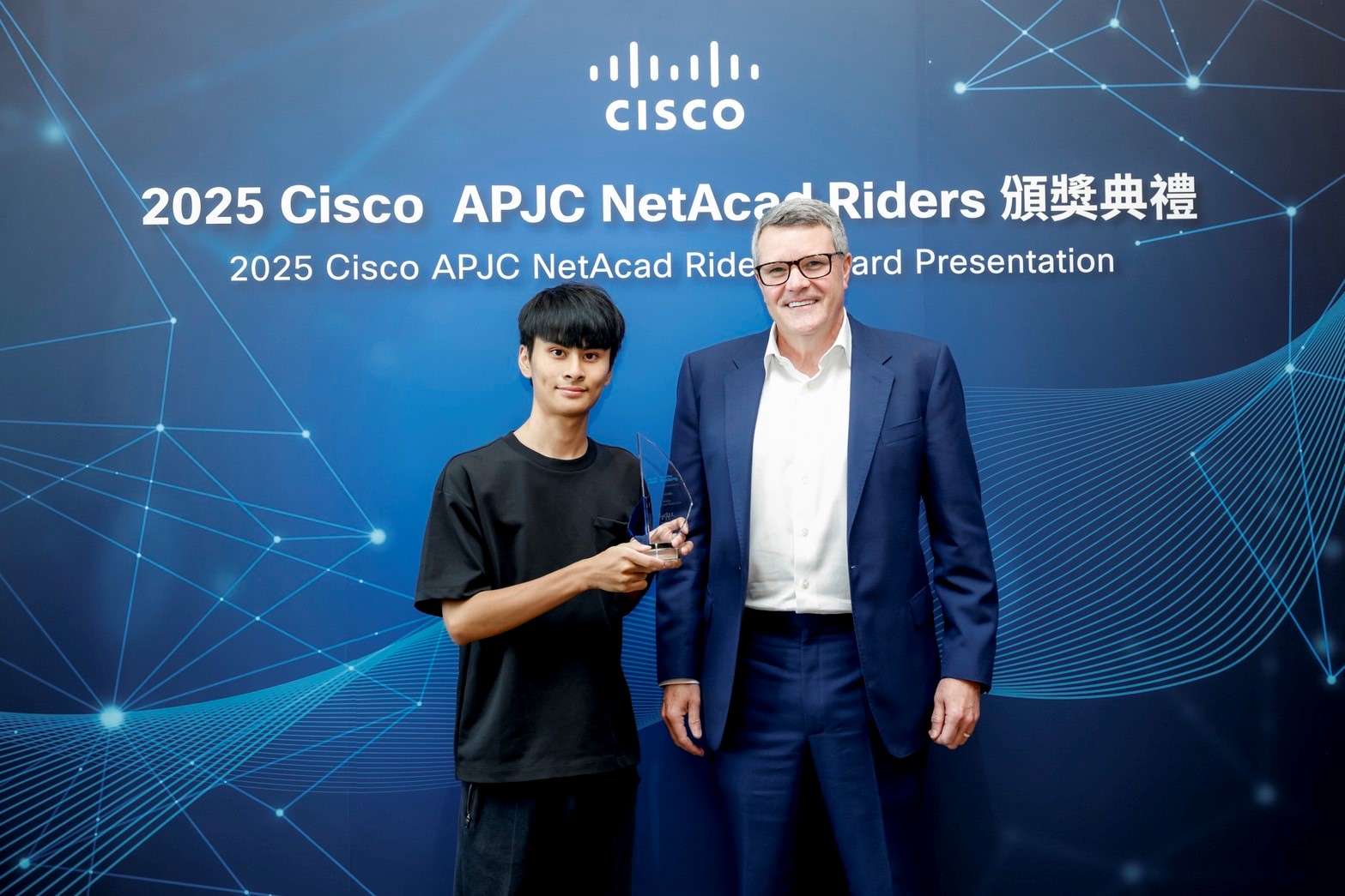 健行科大賴嘉民稱霸亞太14國 勇奪Cisco網路技能競賽第一名