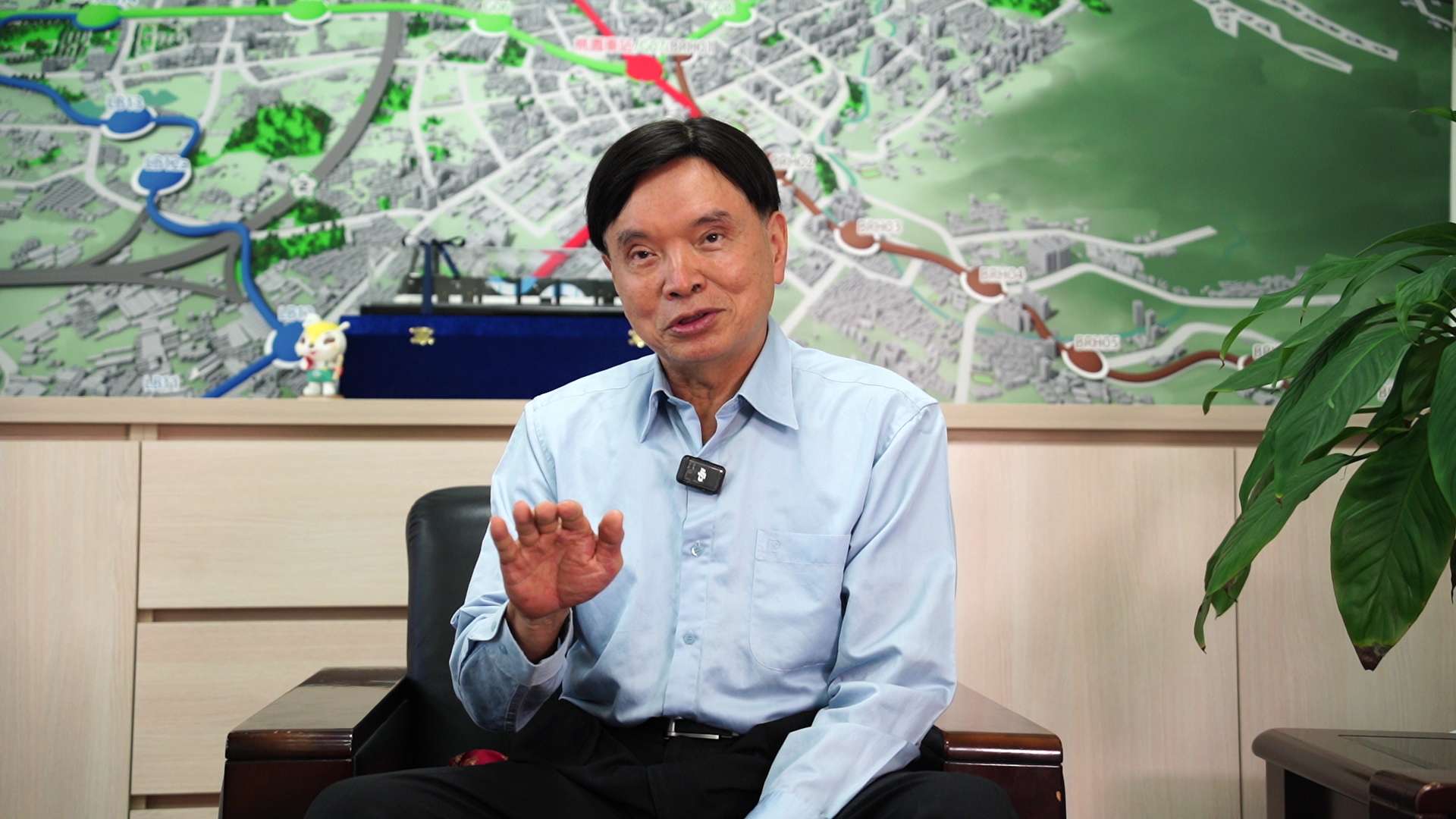 【有片】搭捷運職業病大爆發 劉慶豐親自感受改進車廂缺點 vs250729 003