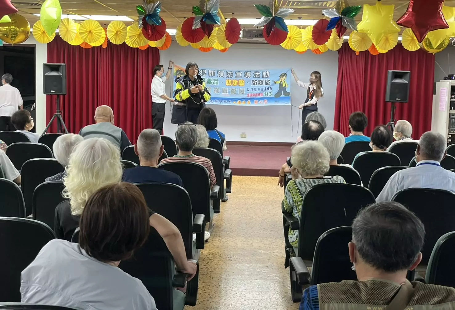 八德榮家舉辦反詐騙宣導 教長輩識破話術保積蓄 八德分局防詐騙宣導 共同守護八德榮家住民長輩財物安全 0