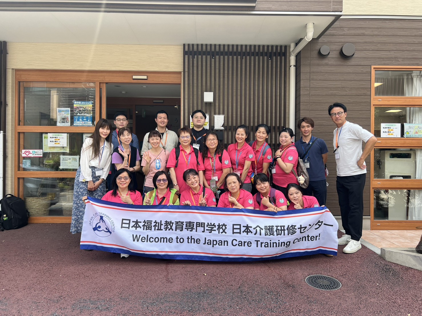 新生醫專師生日本取經 為台灣長照專業注入國際新視野 圖說三:新生醫專長照科學生於「砧愛の園」參訪。圖:新生醫專提供 0