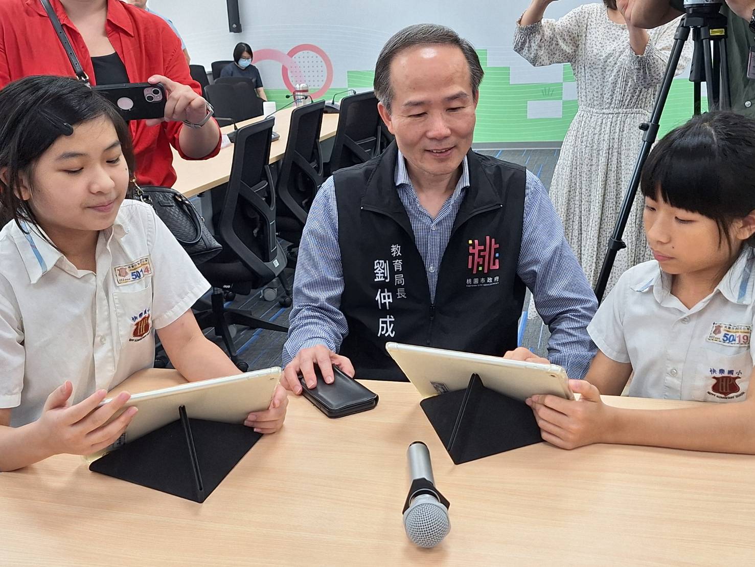 桃園教育局推動生成式AI融入國小課程 打造智慧校園 開學記者會 8 0