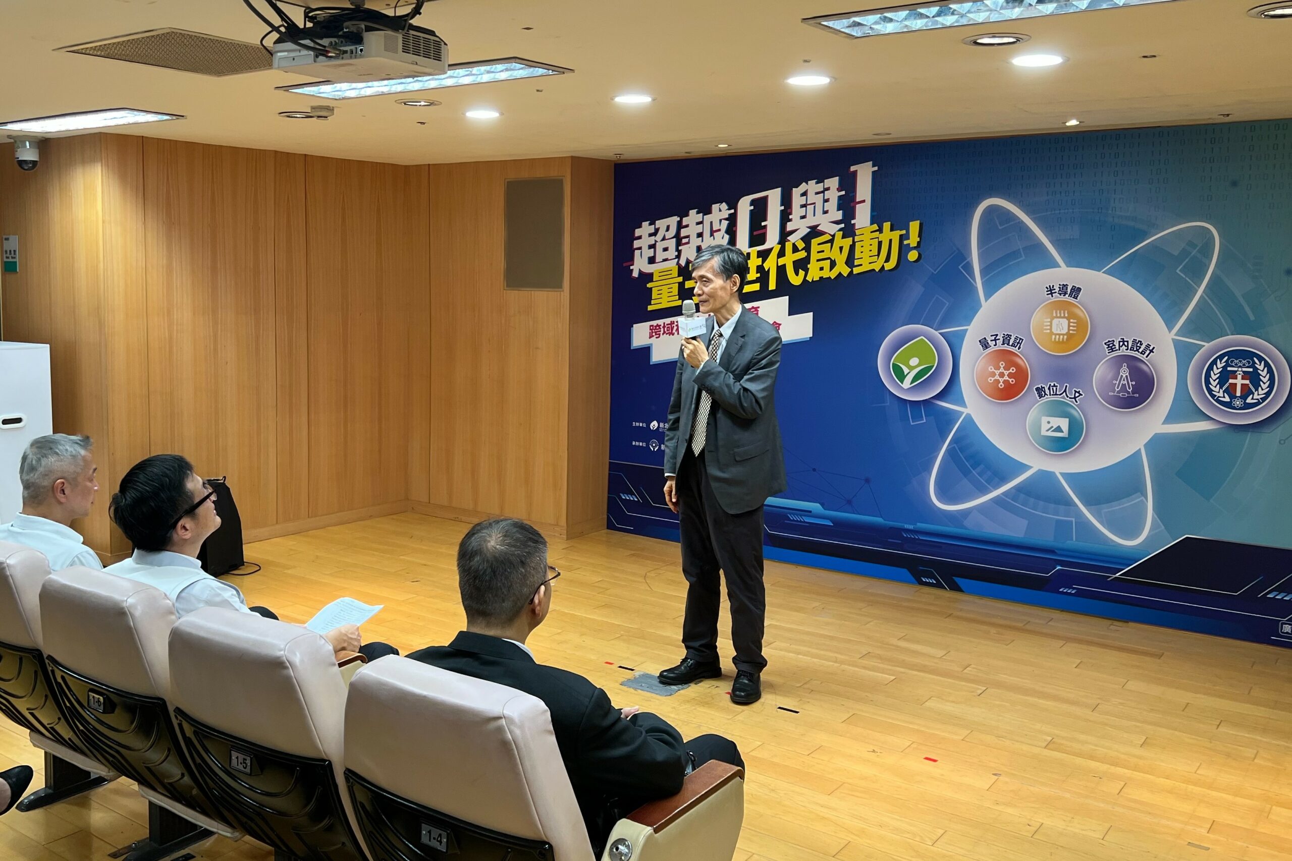 04 中原大學校長李英明表示，期盼透過合作讓中原優勢資源延伸至高中，為國家培育優質 0 scaled
